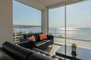 Spectacular Sea Views, 2Bd Beachfront